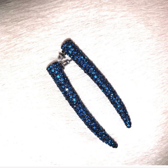 Saber Tooth Crystal Earrings - Fashion Show Find Beautiful Woman Collection - Picture 7 of 16